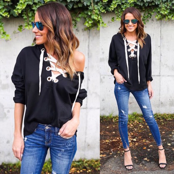 Tops - 💥 CLEARANCE Lace Up Silver Grommet Hoodie Top